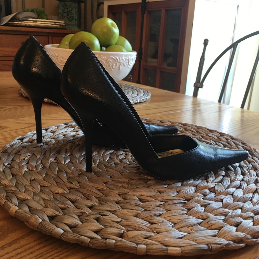 BCBGirls Black pointed toe heels Size 6B